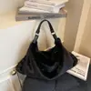 Bolso de felpa transfronterizo para mujer, nuevo modelo de otoño 2026 estilo coreano de nicho, bolso de hombro y bandolera peludo