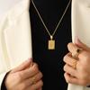 Cadena de clavícula con colgante cuadrado de 26 letras estilo hip hop de azúcar, acero de titanio PVD chapado en oro de 18 quilates, joyería europea y americana al por mayor