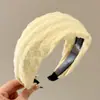 Nueva diadema de ala ancha 2026 para mujer, diseñada para levantar la línea del cabello y mantener el cabello en su lugar mientras te lavas la cara, con un estilo retro adecuado para otoño e invierno, y ofreciendo un aspecto sofisticado