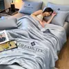 Juego de cuatro piezas de colcha de verano de seda helada lavada clase a, colcha fresca para dormir sin ropa, colcha bordada para aire acondicionado, colcha fina de seda refrescante de verano