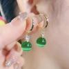Exquisitos Pendientes de Gota de Agua Verdes para Mujer, Nuevos Pendientes Retro de Moda 2026 con Piedra Ojo de Gato de Alta Gama, Versátiles Clips para Orejas