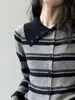 Este elegante cárdigan de punto a rayas con bloques de color y cuello Peter Pan es perfecto para los atuendos de principios de otoño y tiene un diseño genial.