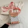 La popular bolsa para teléfono móvil de este año 2025 nueva niche de alta gama de moda versátil bandolera estilo extranjero hombro bolsa cuadrada pequeña