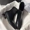 Botines de estilo coreano con punta cuadrada, tacón grueso y diseño estilizado, perfectos para principios del otoño de 2026, una opción chic y elegante para mujer, y con forro de felpa para mayor calidez en otoño e invierno