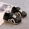 Zapatillas Deportivas Casuales para Niños 2026 Nuevo Estilo Felpa Adicional Temporada Otoño e Invierno Suela Suave Zapatos de Entrenamiento Alemán Unisex para Niños Ligeros Zapatos Forrest Gump