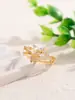 Anillo de Doble Capa Abierto de Mariposa con 26 Letras de Moda Ligera de Lujo Transfronterizo Europeo y Americano para Mujer, Joyería Versátil de Nicho al por Mayor