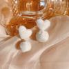 Aretes de Aguja de Plata S925 Coreanos y Japoneses Invierno Nuevo Versátil Simple Blanco Pom-Pom Stud Corazón Felpa Geométricos