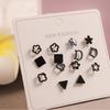 Pendientes de Plástico No Alérgicos Estudiante Mujeres Simples Negros Pequeños Temperamento Flor de Cuatro Hojas Hierba Agujeros de Oreja Pendientes Venta al por Mayor