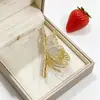Novo Conjunto Exquisito de Borboleta e Flor com Strass e Esmalte Gotejado para Cabelo, Presilha Grande Tipo Tubarão para Penteado Updo na Parte de Trás da Cabeça