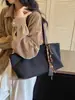 Bolso de mano exquisito de nicho estilo coreano, bolso de hombro, bolso para el antebrazo de uso diario, bolso de mujer, bolso tote de lunares, nuevo modelo para mujer