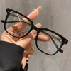 Nuevas Gafas de Prescripción Cuadradas Estilo Retro Disponibles para Hombres Gafas de Montura Grande Modernas y a la Moda Gafas de Montura Sencilla con Bloqueo de Luz Azul para Mujeres
