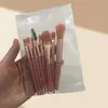 Conjunto de pincéis de maquiagem: pincel para base, pincel para sobrancelhas, pincel corretivo, pincel para pó solto e pincel para sombra.