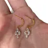 Pendientes de botón de zirconia con forma de diamante, diseño único para mujer, pequeños, exquisitos, elegantes, modernos, adecuados para ir al trabajo.