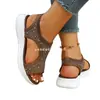 Ropa de exterior casual de verano transfronteriza europea y americana Sandalias de punta abierta con suela gruesa para mujer Sandalias de playa con pedrería Tacones de cuña Venta al por mayor Tallas grandes