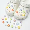 Buraco sapatos acessórios de alta qualidade ervilhas sapatos sapatos flor decorativo fivela diy acessórios jóias chinelos fivela removível sapato fivela