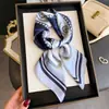 Lenço de Seda Fashion Estampa de Corrente Europeia e Americana, Xale de Alta Qualidade, Lenço de Pescoço com Proteção Solar, Lenço Quadrado Pequeno, Lenço de Cabeça, Lenço Feminino