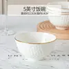 Tigela de cerâmica para uso doméstico, em relevo, design simples com borda dourada, adequada para comer arroz, macarrão ou sopa, pode ser usada no micro-ondas e é autolimpante