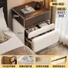 Mesita de noche de madera maciza con cerradura de huellas dactilares, Nuevo modelo 2026, Estilo de mediados de siglo, Sensación simple y de alta gama, Armario pequeño de almacenamiento para dormitorio