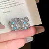 Nuevos pendientes de estilo europeo y americano con aguja de plata y detalles de diamantes en forma de cruz C, pendientes de diseño único, modernos y versátiles para el uso diario
