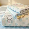 Funda de Cama Cálida Engrosada Juego de Tres Piezas Vellón de Leche Temporada de Otoño e Invierno Protector de Cama Cubierta de Cama Más Terciopelo Simple para Cama Cubierta Protectora