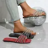 Pantuflas de strass estilo coreano 2026 modelo nuevo, talla grande, sandalias de plataforma baja casuales para mujer para uso exterior y playa