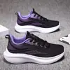 Novos Sapatos Casuais Respiráveis de Malha Resistentes ao Desgaste com Solado Macio Antiderrapante para Primavera e Outono Versáteis Ultra-Leves Sapatos de Corrida Femininos Venda por Atacado