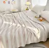 Ropa de cama de verano tridimensional a rayas degradadas con efecto refrescante