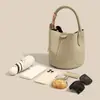 Productos genuinos Bolso de mostrador 2024 Nuevo Bolso de moda para mujer Bolso de hombro cruzado Verano Bolso de mano de cuero genuino de alta gama Bolso tipo cubo
