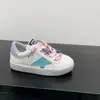 Zapatillas Dulces y Elegantes de Cinco Puntas para Niñas con Cuerda y Colgante de Mariposa, Modelo Otoño Temprano 2026, Zapatos de Suela Plana Pequeños al por Mayor
