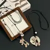 Colar de Urso de Pelúcia Flocado com Corda Trançada Tendência Cool para Mulheres Design de Nicho Retro Popular Acessório de Boa Sorte Corrente Longa para Suéter