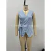 Top de chaleco a rayas estilo francés con detalle de hebilla diagonal, diseño sin mangas, dobladillo asimétrico y lazo lateral para un ajuste estilizado