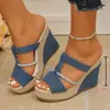 Sandálias plataforma com strass 2026, sandálias de salto plataforma grandes para uso externo para mulheres, vazadas de sola grossa, novo estilo europeu e americano com tecido color-blocking