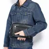 Nova bolsa tiracolo masculina de couro genuíno, bolsa de ombro casual e versátil, design vertical, couro bovino de flor integral, pequena mochila, bolsa para celular feminina, moderna