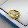 Anel de Luxo Leve com Pontos de Diamante Escovado para Mulheres, Anel Ajustável de Prata Esterlina S925 Banhado a Ouro com Diamante Verde, Popular no Xiaohongshu, Sensação de Alta Qualidade