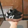 Zapatos Deportivos para Niños Versátiles Suela Blanda para Patinar Niños Antideslizantes 2026 Nuevos Zapatos Deportivos Infantiles Primavera Otoño Zapatos Casuales para Niñas Zapatos para Bebé