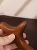 Raspador Triangular de Sândalo Dourado, Ferramenta de Massagem de Sândalo para Acupressura, Ferramenta Triangular de Madeira para Uso no Corpo Inteiro no Rosto, Pescoço e Cintura