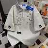 Camiseta de Manga Corta de Algodón Puro a Cuadros con Cuello Vuelta Versátil para Mujer, Diseño Simple con Estampado de Gato de Marca de Moda, Patchwork para Pareja, Primavera y Verano
