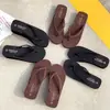Nuevas chanclas de tacón medio para mujer para uso diario al aire libre en verano, antideslizantes, a la moda para viajes y playa