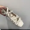 Sapatilhas Vento da Noite 2026 Primavera Retrô Francês Elegantes com Tachas Bico Quadrado Boca Rasa Sapatos Mary Jane Baixos