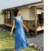 Vestido de Encaje Floral Azul Estilo Nuevo de Verano para Mujer, Ceñido a la Cintura, Adelgazante, Elegante Estilo Francés, Cuello en V, Corte Ajustado, Vestido Largo que se Adapta a la Cadera