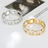 Nuevo Brazalete Abierto Hueco de Aleación para Mujer que No se Desvanece de Amazon Brazalete Personalizado Galvanizado Venta al por Mayor en Existencia