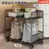 Prateleira de armazenamento para mochilas, um item essencial para organizar livros de estudantes, um pequeno carrinho de chão para a sala de aula, com rodas e grande capacidade para guardar livros sob a mesa.