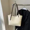 Bolso de mujer nuevo transfronterizo 2026, moderno y a la moda, bolso tote de alta gama, gran capacidad, nicho, simple, bolso de hombro para el día a día