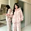 Conjunto de Pijama com Capuz e Zíper em Fleece Coral para Mulheres, Fofo Estampado Espessado Quente para Outono e Inverno, Atacado (Sonho)