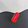 Broche de Metal con el Título de "Lista Dorada del Éxito" - una Insignia Motivacional Roja de Suerte Simple de Estilo Vintage para Aprobar Exámenes