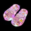 Celebridad de Internet Dragón Gordito Pantuflas Luminosas para Niños y Niñas Lindas Sandalias Antideslizantes de Bebé para Interiores para Niños Calzado de Exterior Zapatos de Playa