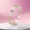 Anillo de Acero de Titanio Flor Hueca, Anillo Floral de Lujo Ligero de Moda para Viajeros, Joyería para Mujer de Acero Inoxidable Chapado en Oro de 18K