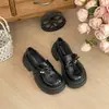 Nuevos zapatos de cuero para mujer de suela gruesa de primavera y otoño 2026 para aumentar la altura, mocasines retro, modernos y versátiles, estilo británico