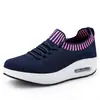 Tênis de Malha Cano Baixo Respirável Cor Sólida Amortecimento de Ar Solado Grosso Slip-On Sapatos de Balanço para Mulheres Tênis de Malha Respirável Fly-Knit