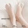Nuevos Calcetines Invisibles de Seda de Hielo Primavera/Verano 2026 para Zapatos de Tacón Bajos y Escotados, Calcetines de Dedos de Piel de Oveja, Calcetines de Dos Dedos con Más Zonas Secas y Almohadillas para el Pie